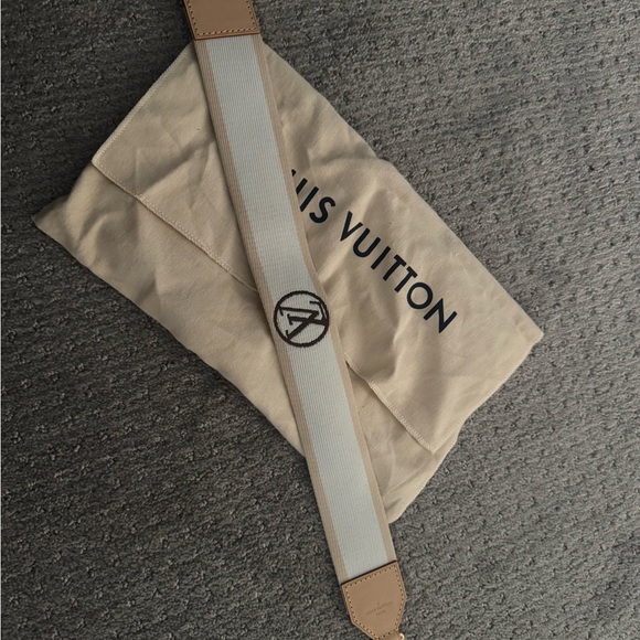 Louis Vuitton Brown Monogram Shoulder Bag - Picture 3 of 9